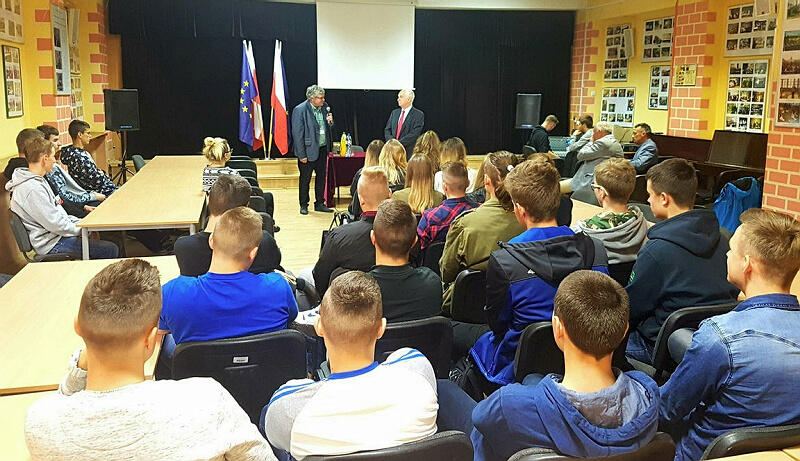 Golub-Dobrzyń. Europejska lekcja z europosłem J. Zemke